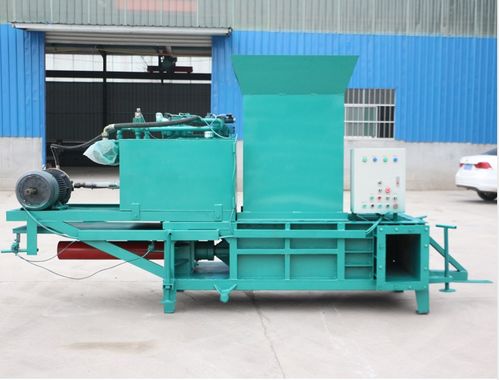 青儲碎料打包機(jī)與無線體溫監(jiān)測器 現(xiàn)代農(nóng)牧業(yè)中的科技革新